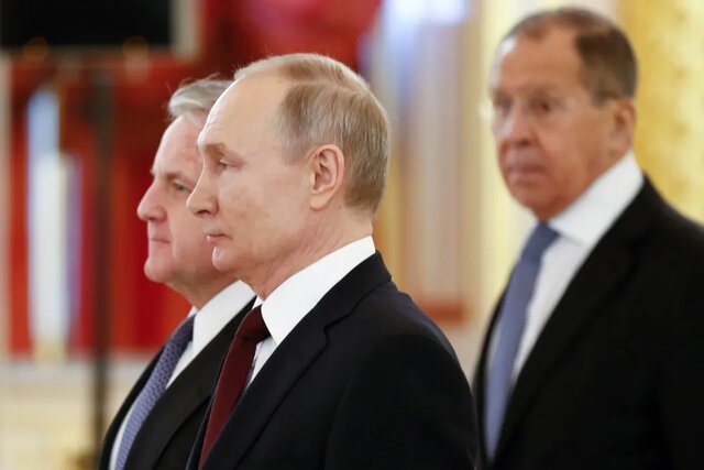 «جان سالیوان» در کنار رئیسجمهور روسیه - فوریه ۲۰۲۰ سفیر سابق آمریکا در روسیه: نسبت به آینده اوکراین بدبینم