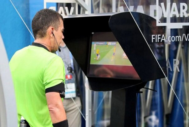 VAR داشتیم، زمین بازی نه! VAR داشتیم، زمین بازی نه!