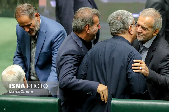 عکس ارشیوی حضور سرزده پزشکیان در مجلس