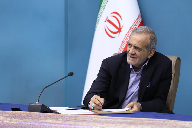 مشکلات عمده خوزستان با رئیس جمهور در میان گذاشته شد مشکلات عمده خوزستان با رئیس جمهور در میان گذاشته شد