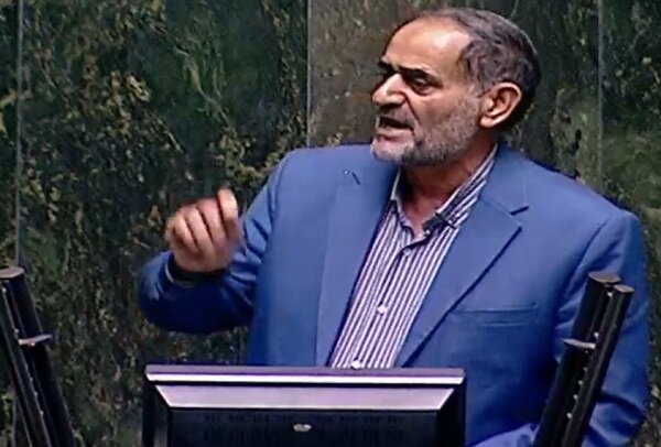 نماینده بوئین‌ زهرا: توهین به مقامات کشور خلاف نظر امام شهید و رهبر انقلاب است