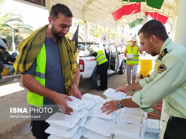 خدماترسانی موکب شهدای آستارا به زائران اربعین در مرز خسروی