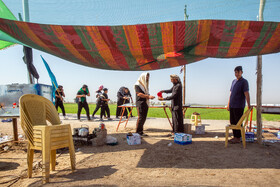 زائران حسینی در مسیر کوفه به کربلا