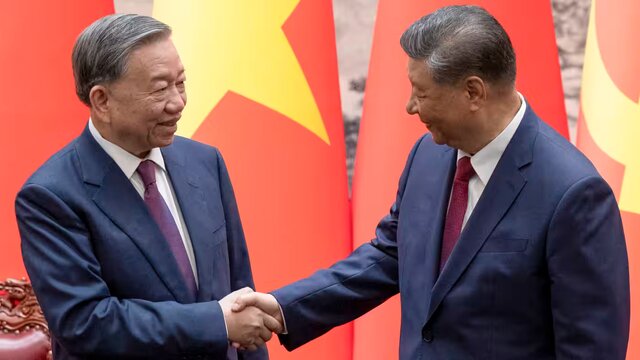 دیدار شی جینپینگ با تو لام در روز دوشنبه در تالار بزرگ خلق پکن دیدار روسای جمهور ویتنام و چین در پکن