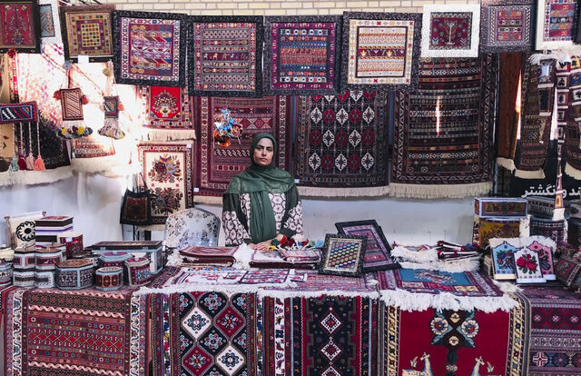 کسب عنوان برتر هنرمند سیرجانی در نمایشگاه صنایعدستی اردبیل کسب عنوان برتر هنرمند سیرجانی در نمایشگاه صنایعدستی اردبیل