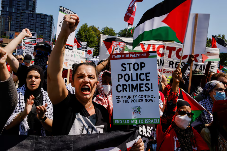 تظاهرات حامیان فلسطین در شیکاگو همزمان با کنوانسیون دموکراتها