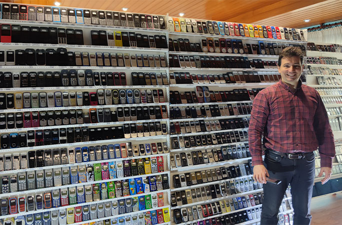 بزرگترین کلکسیون تلفنهای همراه در اختیار طرفدار دو آتشه نوکیا