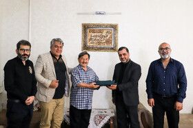 تجلیل از مهدی جانیپور، عکاس خبری پیشکسوت و جانباز هست سال دفاع مقدس