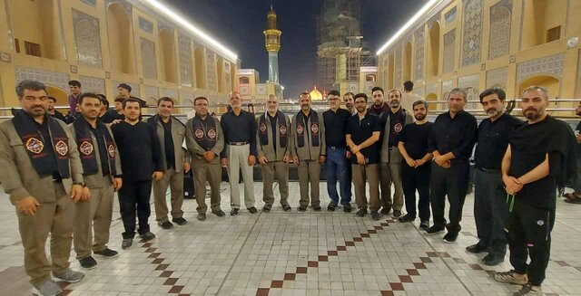 شروع به کار فعالیتهای محفل کاروان قرآنی دارالنعیم در اربعین حسینی / تلاوت قرآن در مزار شهید ابومهدی المهندس