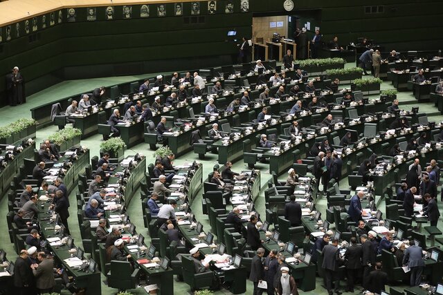 تکلیف مجلس برای واریز درآمدهای نفتی به حساب بانک مرکزی تکلیف مجلس برای واریز درآمدهای نفتی به حساب بانک مرکزی