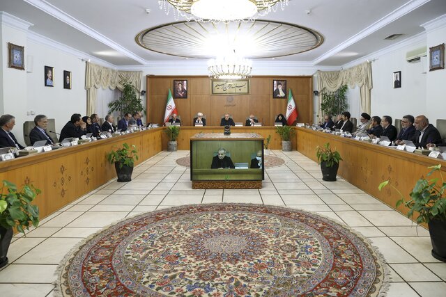 نخستین جلسه کابینه دولت چهاردهم/ تبریکات بینالمللی برای عراقچی/ تکذیب یک ادعا درباره شهید رئیسی