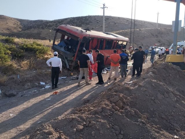 واژگونی اتوبوس زائران اربعین در محور قزوین- رشت ۱۵ مصدوم برجای گذاشت واژگونی اتوبوس زائران اربعین در محور قزوین- رشت ۱۵ مصدوم برجای گذاشت