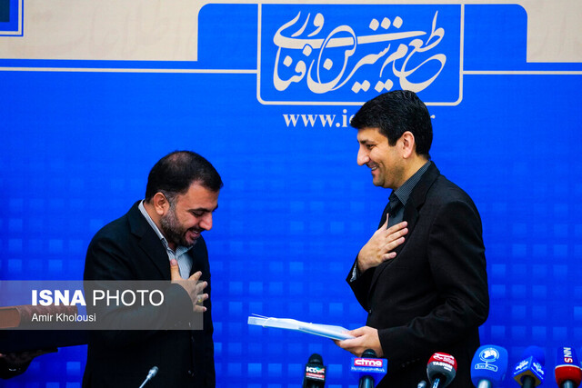 ستار هاشمی وزارت ارتباطات را از زارعپور تحویل گرفت