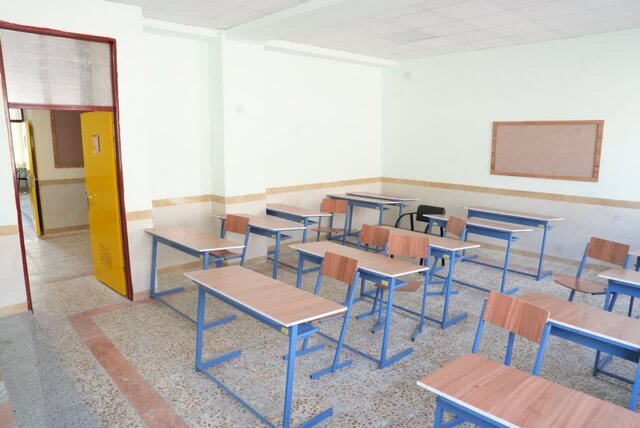 بهرهبرداری از گلخانه هیدروپونیک و مدرسه ۱۲ کلاسه در مهاباد