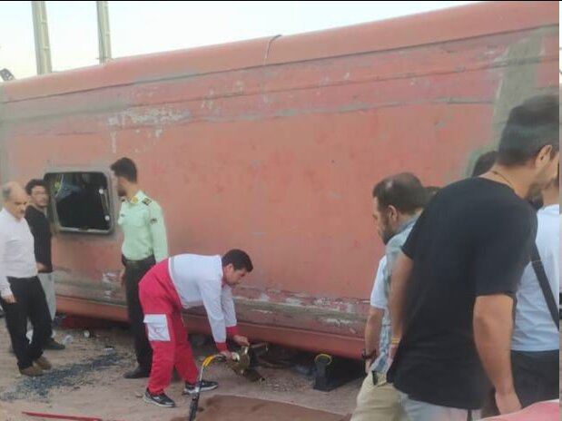 امدادرسانی به ۳۰ مصدوم حادثه واژگونی اتوبوس در قزوین امدادرسانی به ۳۰ مصدوم حادثه واژگونی اتوبوس در قزوین
