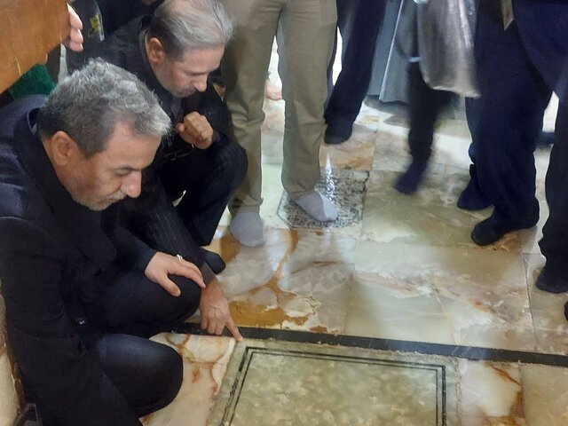 حضور عراقچی بر سر مزار شهید امیرعبداللهیان