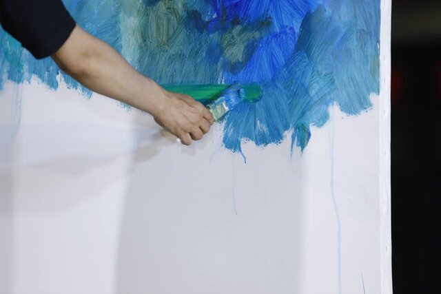 اجرای ۲ هنرمند نقاش در بام کربلا اجرای ۲ هنرمند نقاش در بام کربلا