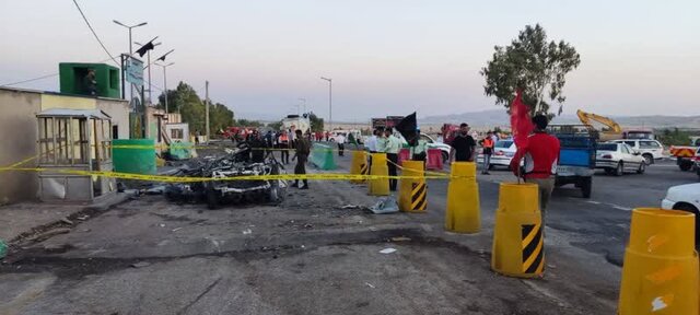 تلاش ۵ ساعته آتشنشانی در پیشگیری از آتشسوزی بزرگ ناشی از تصادف مسیر ایلام به مهران تلاش ۵ ساعته آتشنشانی در پیشگیری از آتشسوزی بزرگ ناشی از تصادف مسیر ایلام به مهران