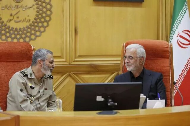 تاکید وزیر کشور و فرمانده کل ارتش بر لزوم تقویت امنیت مرزها تاکید وزیر کشور و فرمانده کل ارتش بر لزوم تقویت امنیت مرزها