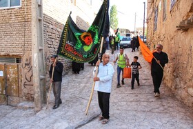 پیاده‌روی زائران شهرستان چناران به مناسبت سالروز شهادت امام رضا ( ع )