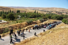 پیاده‌روی زائران شهرستان چناران به مناسبت سالروز شهادت امام رضا ( ع )