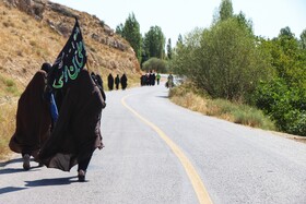 پیاده‌روی زائران شهرستان چناران به مناسبت سالروز شهادت امام رضا ( ع )