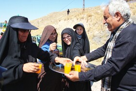 پیاده‌روی زائران شهرستان چناران به مناسبت سالروز شهادت امام رضا ( ع )