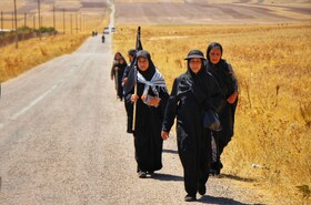 پیاده‌روی زائران شهرستان چناران به مناسبت سالروز شهادت امام رضا ( ع )