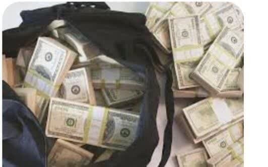 برگرداندن کیف دلارها به صاحب سانحه دیده 1 پایگاه خبری ججین https://cdn.isna.ir/d/2024/08/26/3/63149821.jpg?ts=1724651443350