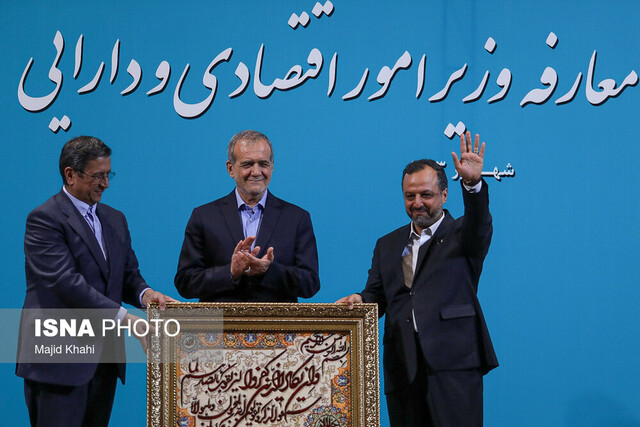 گوی مسابقه را به دکتر همتی میدهیم/ بدهی خزانه تسویه شد