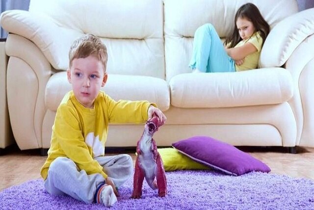 در مقابل حسادت کودکمان چه کار کنیم؟ در مقابل حسادت کودکمان چه کار کنیم؟