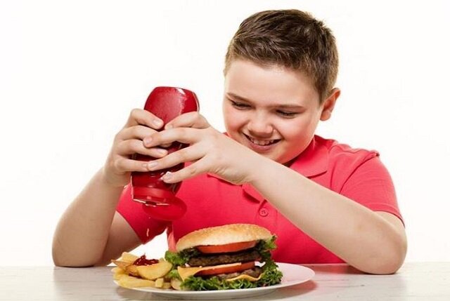 توصیههایی برای کاهش مصرف فست فود در کودکان توصیههایی برای کاهش مصرف فست فود در کودکان