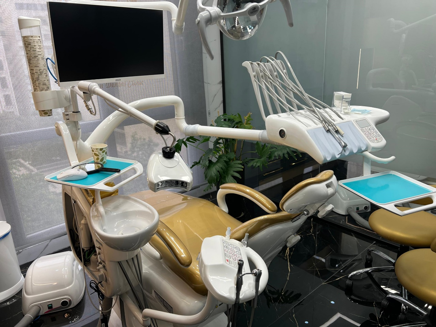 کلینیک تخصصی دندانپزشکی ماکان، ارائهدهنده خدمات دندانپزشکی در تهران