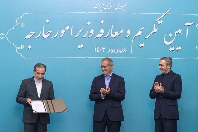 مراسم معارفه سیدعباس عراقچی، وزیر خارجه جدید جمهوری اسلامی ایران با حضور مسعود پزشکیان تمجید یک دیپلمات ارشد از علی باقری