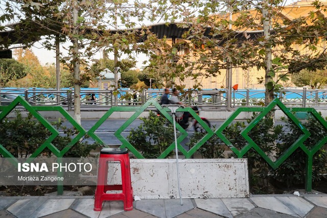 ساماندهی دستفروشان خیابان انقلاب در محل