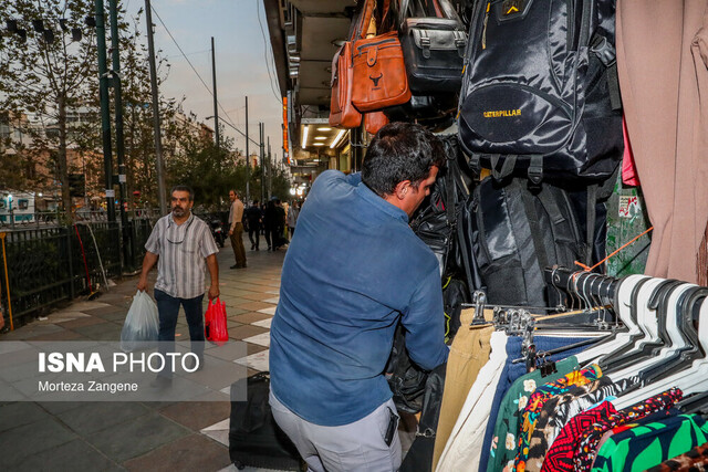 گزارش انعکاس روز و به نقل از ایسنا از اجرای مرحله جدید طرح ساماندهی دستفروشان در چهارراه ولیعصر تهران