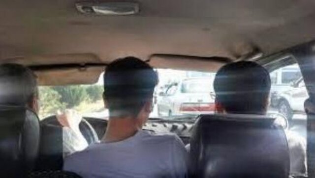 عکس تزئینی است جریمه نشستن ۲ نفر روی صندلی راننده خودرو چقدر است؟