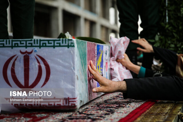 عکس تزئینی است پیکر شهدای مدافع حرم در قم تشییع و تدفین میشود