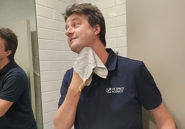 تجربه سخت یک روز زندگی فضایی روزنامهنگار دیلیمیل