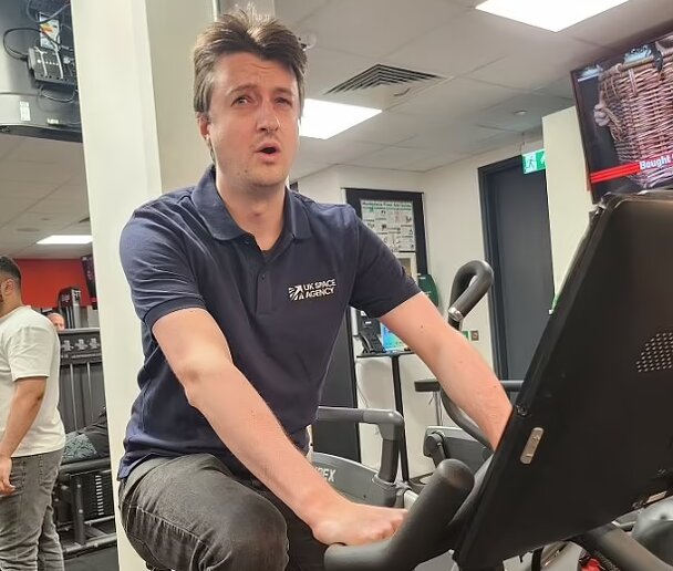 تجربه سخت یک روز زندگی فضایی روزنامهنگار دیلیمیل