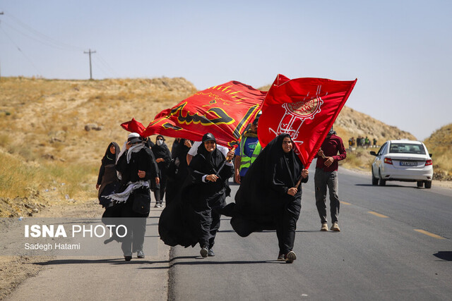 عکس از آرشیو ثبتنام ۴۰۰ کاروان زائر پیاده برای دهه پایانی صفر تا امروز/ ثبتنام همچنان ادامه دارد