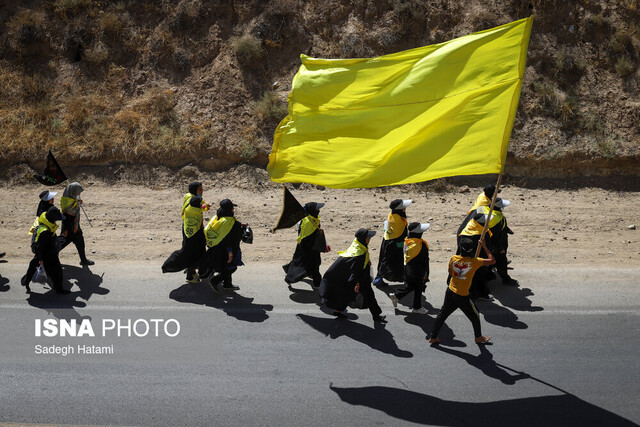 عکس از آرشیو پیشبینی تشرف حدود ۸۰۰۰ زائر پیاده به مشهد تا روز ولادت حضرت رضا(ع)