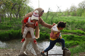 تفریح خانوادگی در باغ پدربزرگ - خانواده ایرانی؛ خانواده سقازاده خسروشاهی