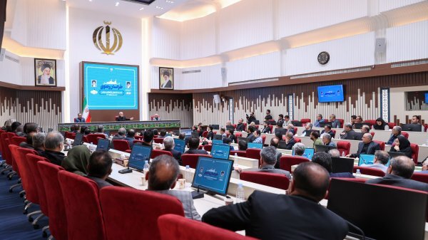 پزشکیان در دیدار جمعی از فعالان سیاسی خراسان رضوی رئیسجمهور: اگر در معرض انتخابی بودیم که شایسته آن نبودیم، کنار بکشیم