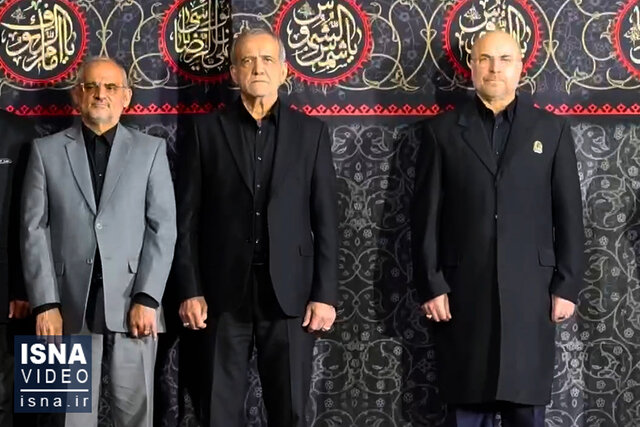 ویدیو/ آیین سنتی خطبهخوانی در شب شهادت امام رضا (ع) با حضور رئیسجمهور ویدیو/ آیین سنتی خطبهخوانی در شب شهادت امام رضا (ع) با حضور رئیسجمهور