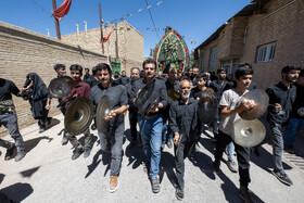 آیین نخل برداری روز شهادت امام رضا (ع) در روستای علی آباد شهرستان تفت _ استان یزد