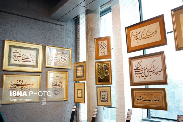 عکس تزیینی است نقاشیخط ۴۰ هنرمند در فرهنگسرای نیاوران