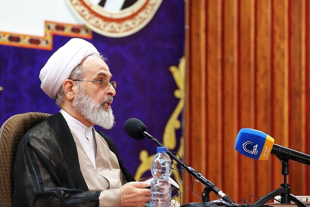 ذات روحانیت خدمت فراگیر به آحاد مردم است ذات روحانیت خدمت فراگیر به آحاد مردم است