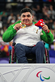 بازیهای پارالمپیک ۲۰۲۴ پاریس؛ کسب مدال طلای رقابتهای پاراوزنهبرداری توسط علی اکبر غریب شاهی نماینده ایران در دسته ۱۰۷ کیلو گرم