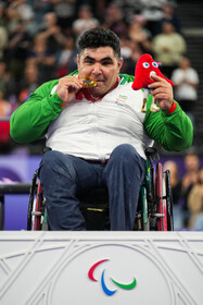 بازیهای پارالمپیک ۲۰۲۴ پاریس؛ کسب مدال طلای رقابتهای پاراوزنهبرداری توسط علی اکبر غریب شاهی نماینده ایران در دسته ۱۰۷ کیلو گرم
